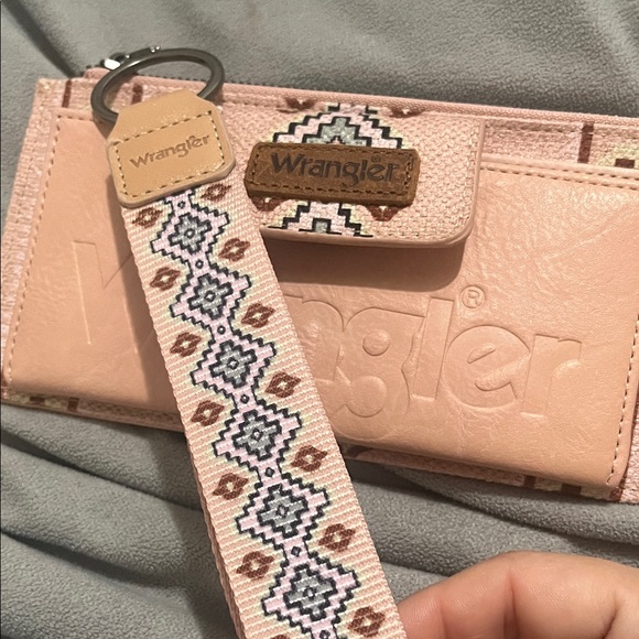 Wrangler Blush Wallet with Patterned Strap - Picture 2 of 6